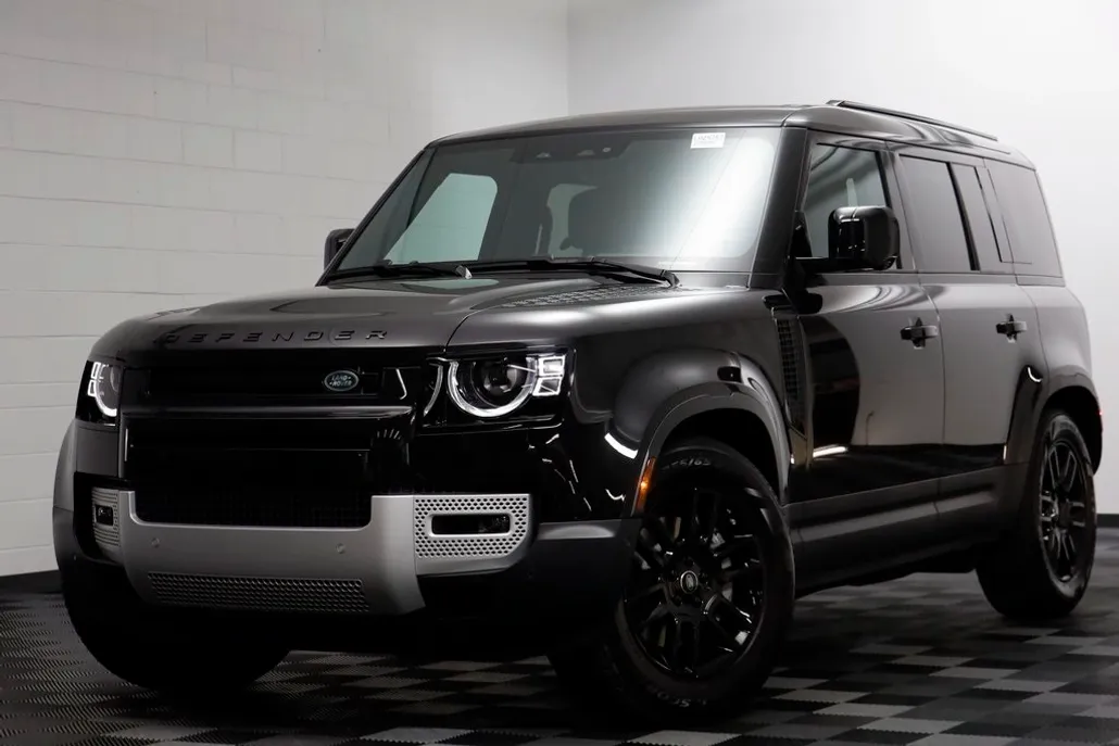 2025 Land Rover Defender 110 S photo 1