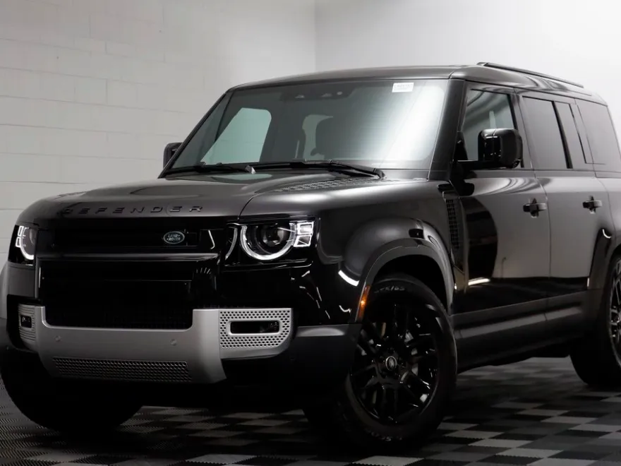 2025 Land Rover Defender 110 S photo 1
