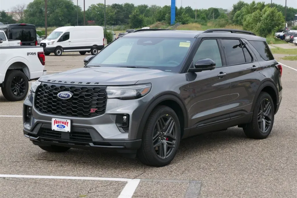 2025 Ford Explorer ST photo 1