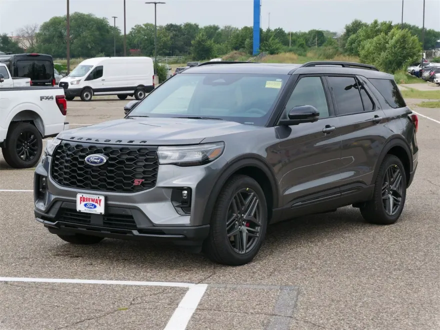2025 Ford Explorer ST photo 1