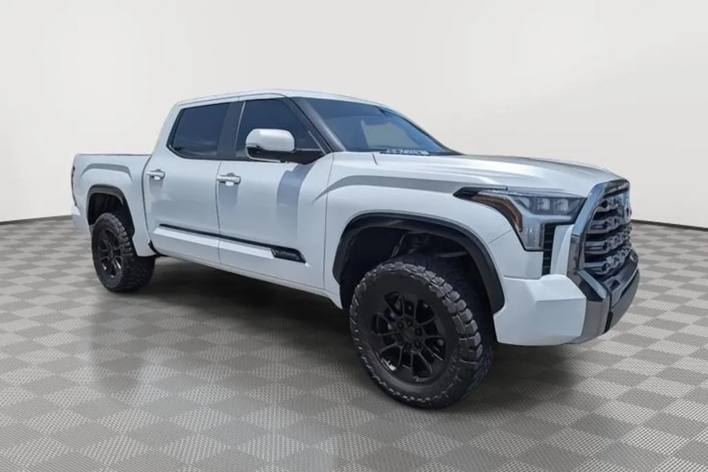 2024 Toyota Tundra Platinum CrewMax photo 1