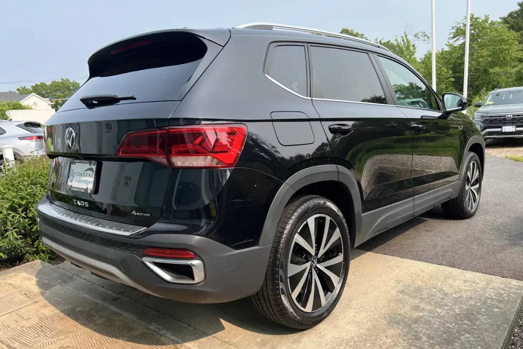 2022 Volkswagen Taos SE photo 1