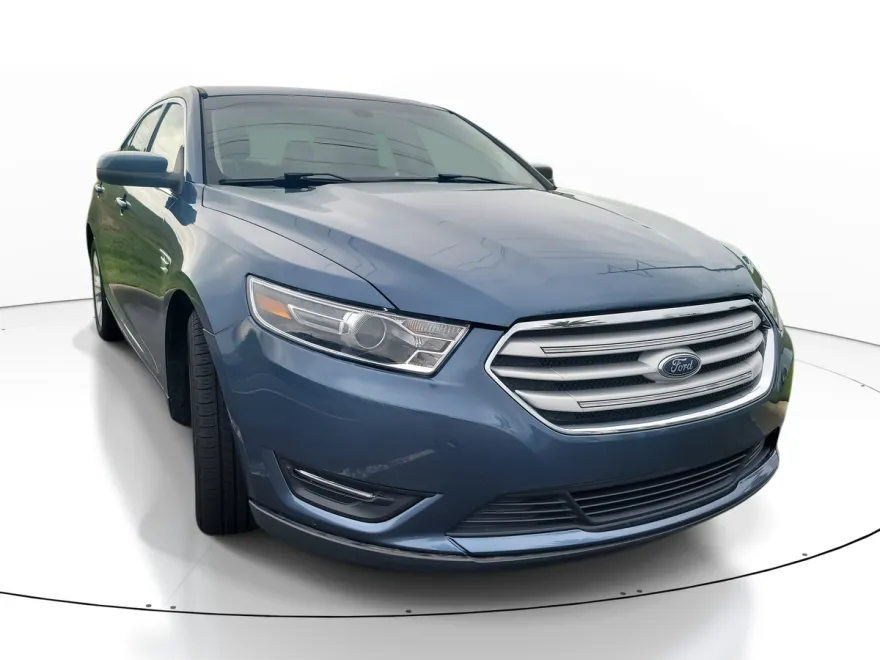 2018 Ford Taurus SEL photo 1