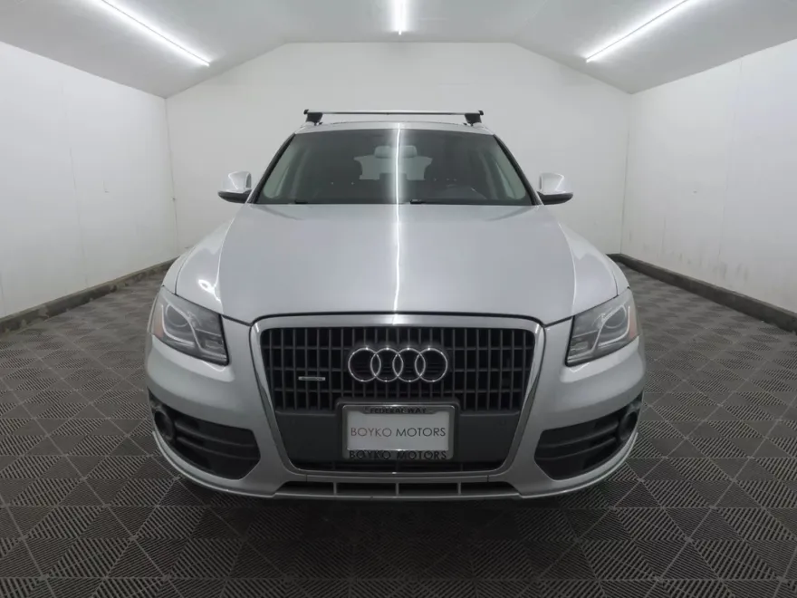 2012 Audi Q5 2.0T Premium photo 1