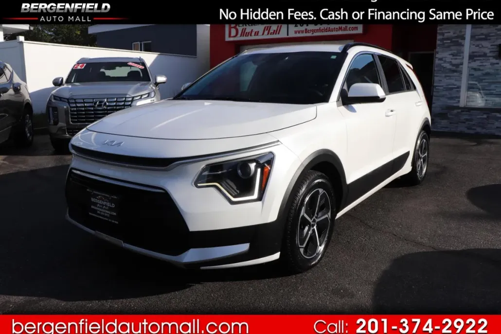 2023 Kia Niro LX photo 1