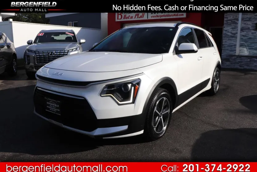 2023 Kia Niro LX photo 1
