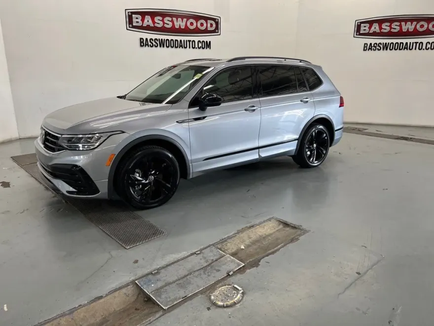 2023 Volkswagen Tiguan SE R-Line Black photo 1