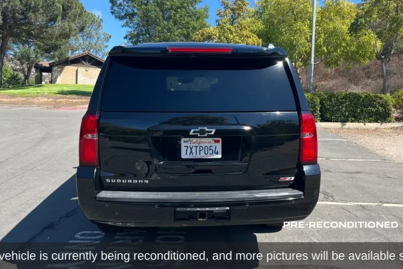 2017 Chevrolet Suburban LT photo 1