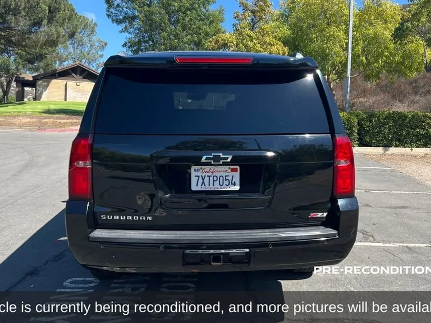 2017 Chevrolet Suburban LT photo 1