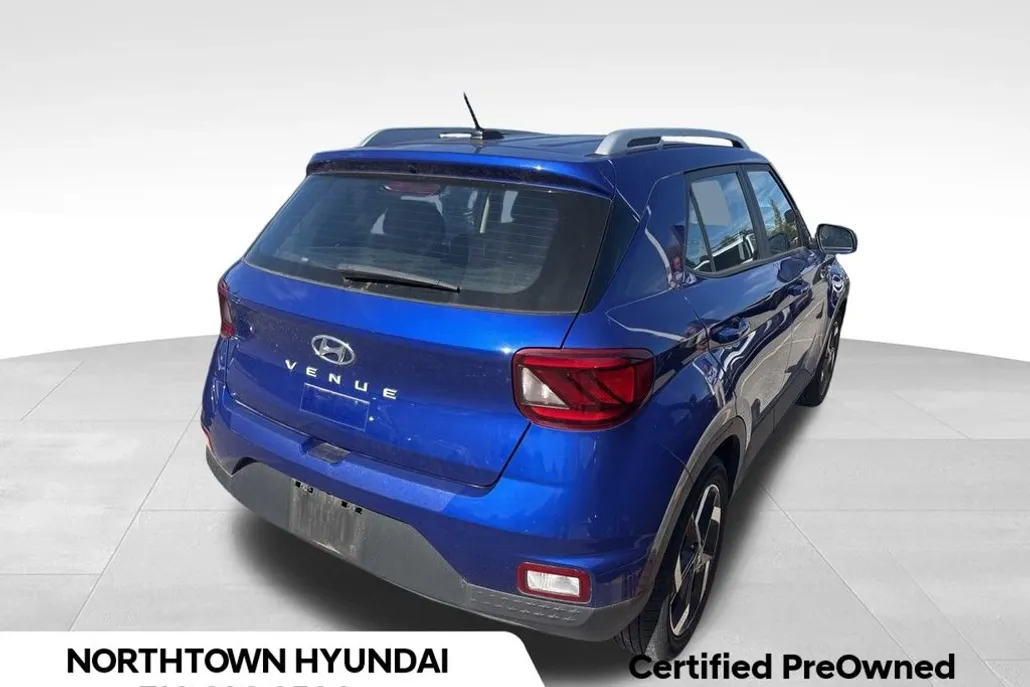 2023 Hyundai Venue Limited photo 1
