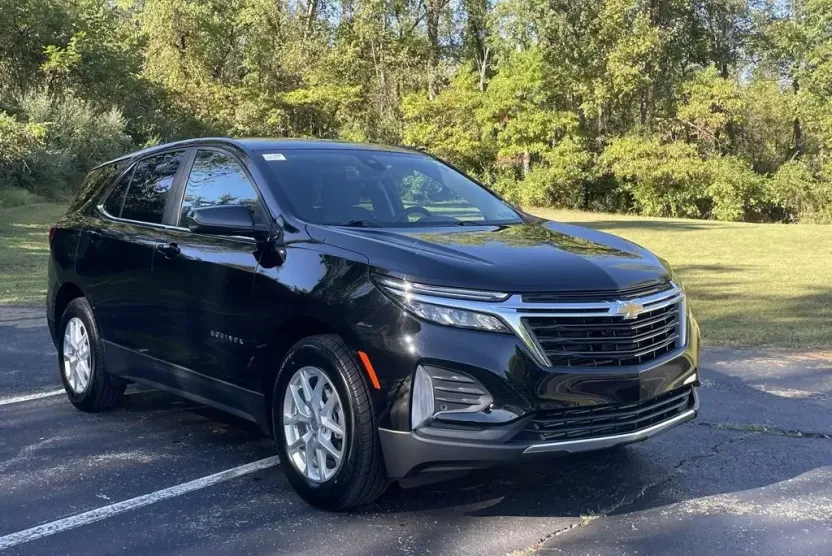 2022 Chevrolet Equinox LT photo 1