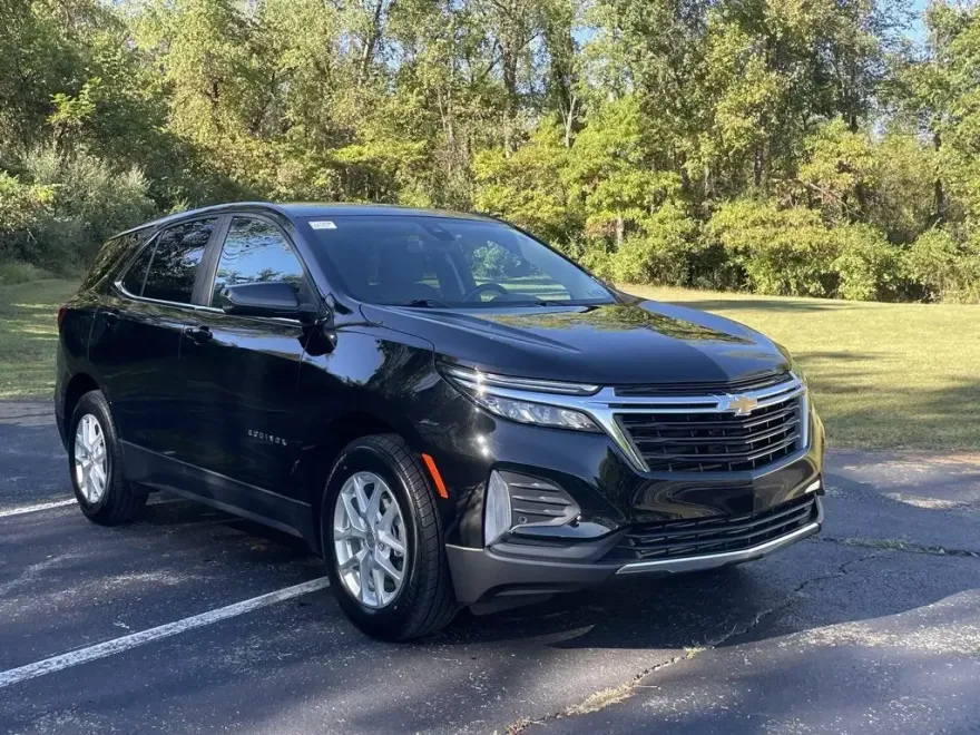 2022 Chevrolet Equinox LT photo 1