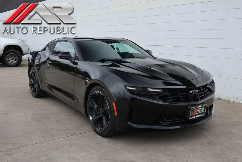 2021 Chevrolet Camaro LT1 photo 1