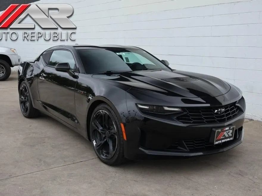2021 Chevrolet Camaro LT1 photo 1