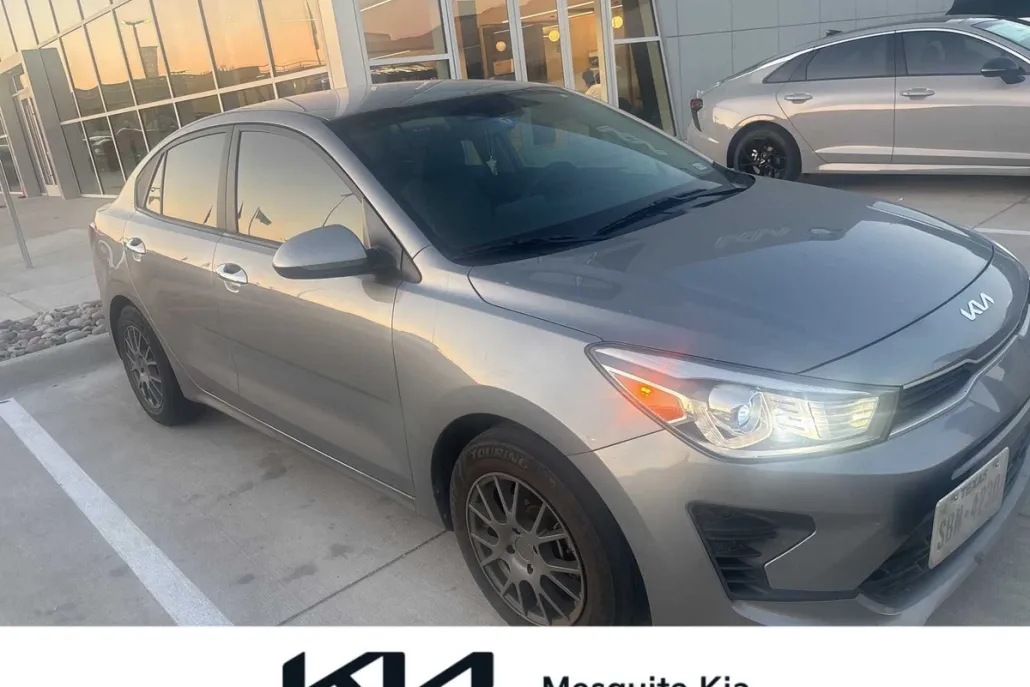 2022 Kia Rio S photo 1