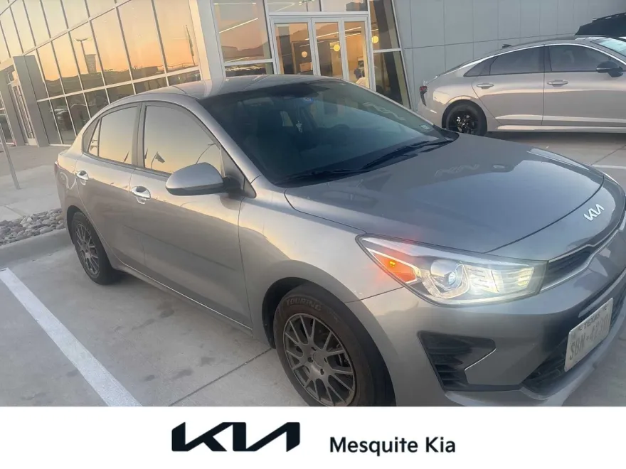 2022 Kia Rio S photo 1