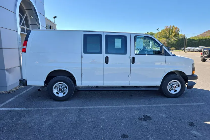 2023 Gmc Savana Cargo 2500 photo 1