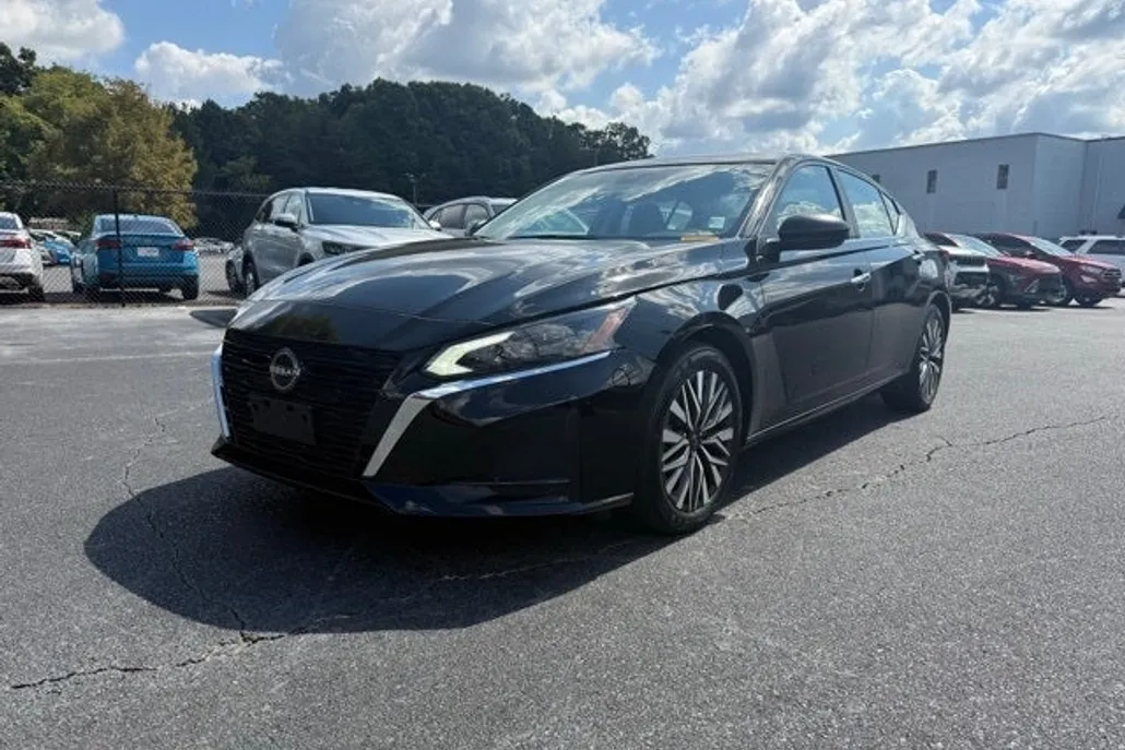 2024 Nissan Altima 2.5 SV photo 1