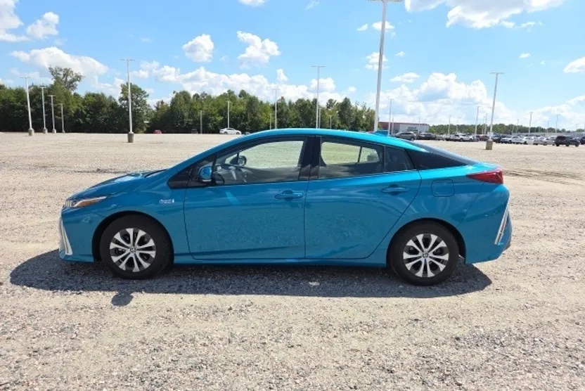 2020 Toyota Prius Prime XLE photo 1