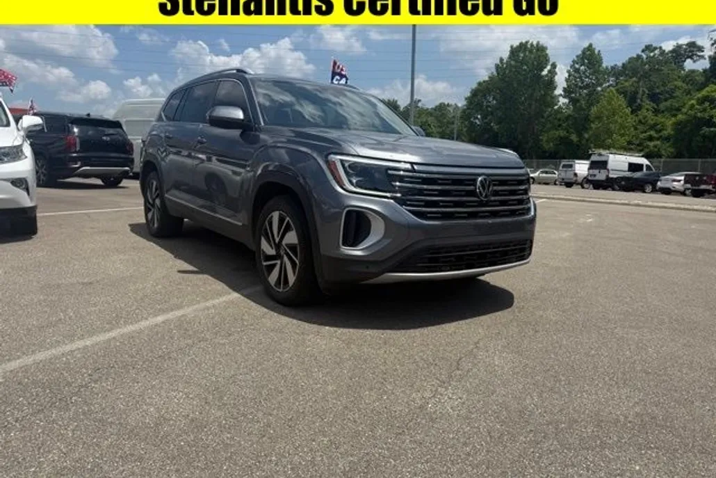 2024 Volkswagen Atlas SEL photo 1