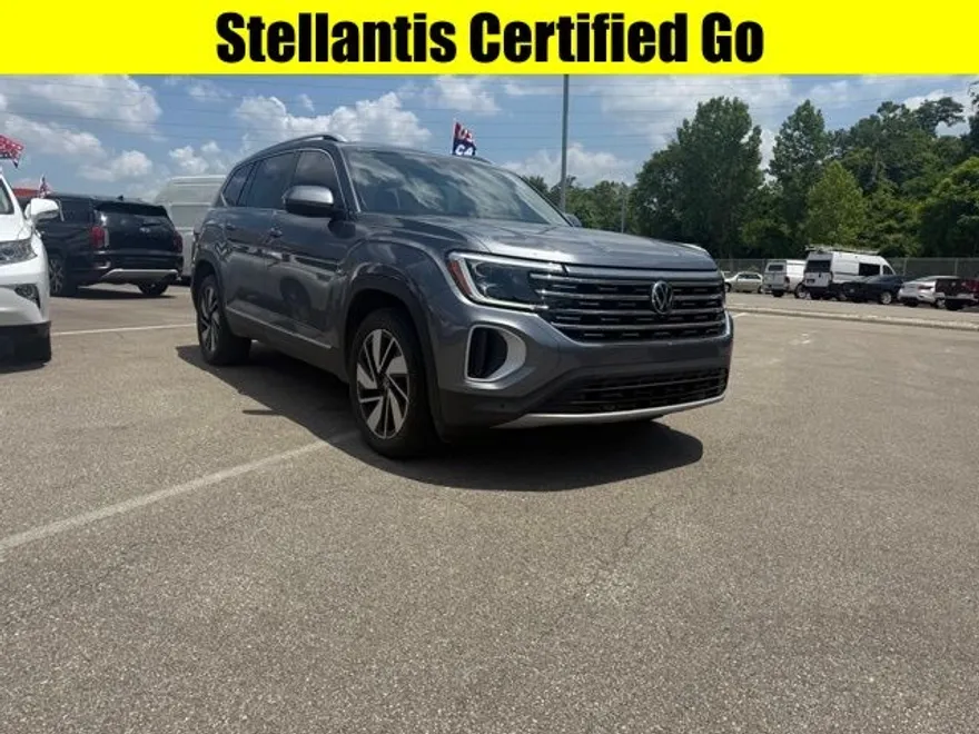 2024 Volkswagen Atlas SEL photo 1