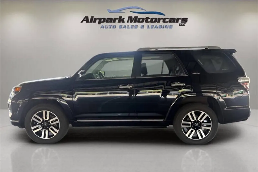 2017 Toyota 4Runner Limited photo 1