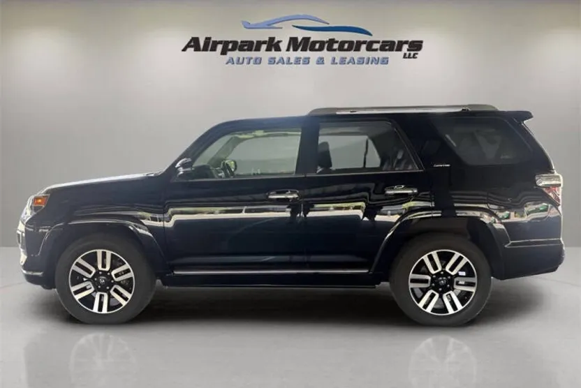 2017 Toyota 4Runner Limited photo 1