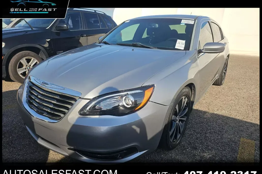 2014 Chrysler 200 Touring photo 1