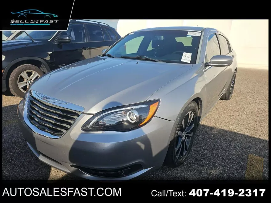 2014 Chrysler 200 Touring photo 1