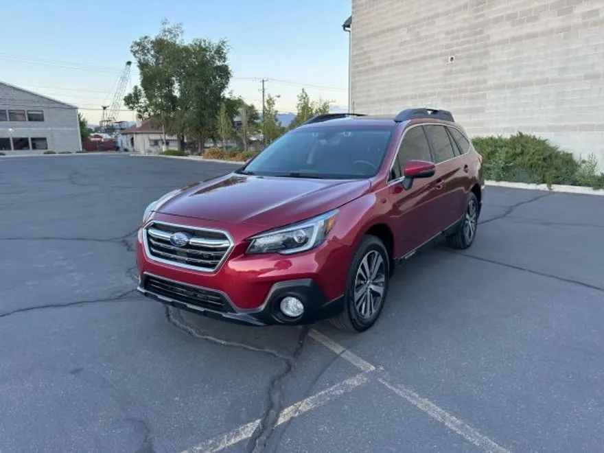 2018 Subaru Outback 2.5i Limited photo 1