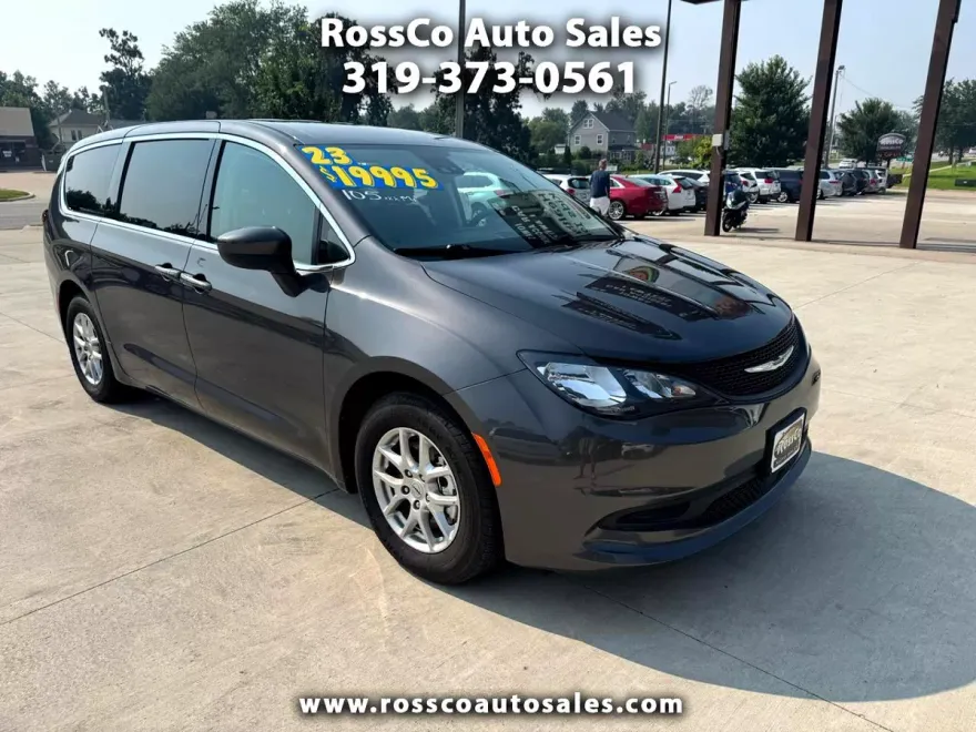 2023 Chrysler Voyager LX photo 1