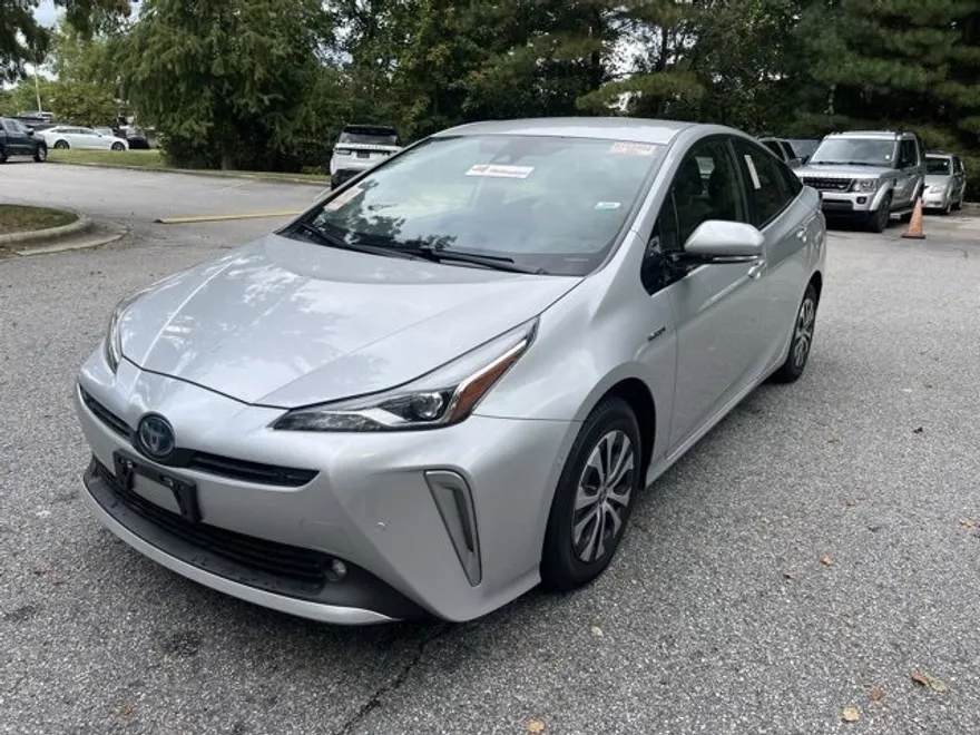 2019 Toyota Prius LE photo 1