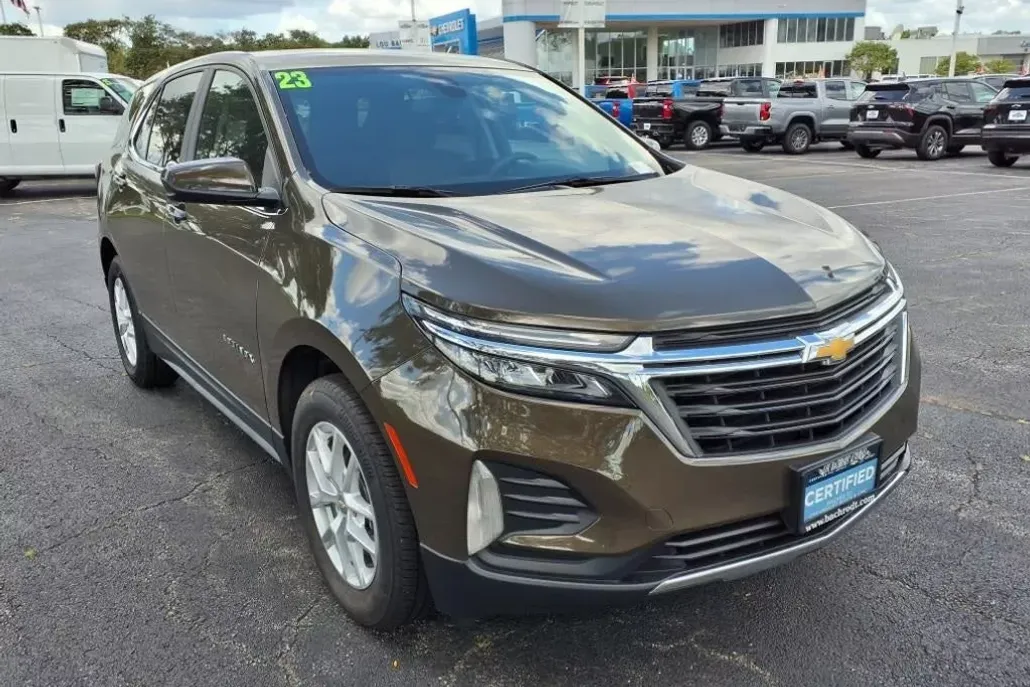 2023 Chevrolet Equinox LT photo 1