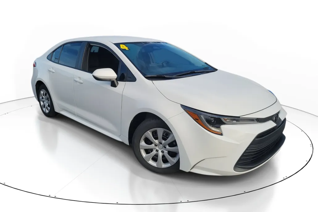 2024 Toyota Corolla LE photo 1