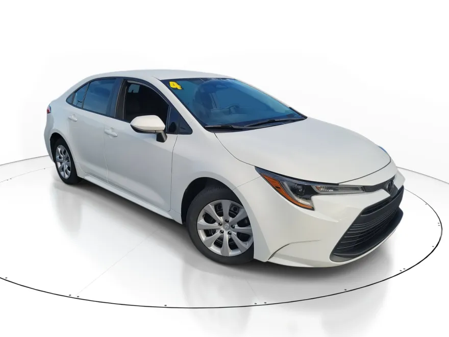 2024 Toyota Corolla LE photo 1