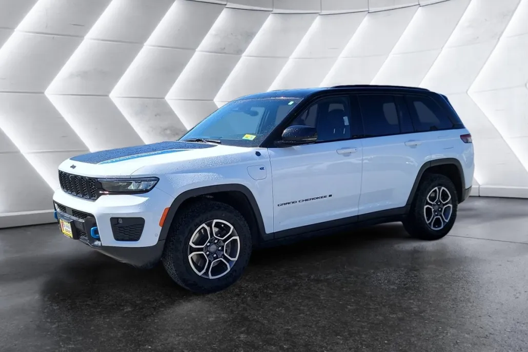 2023 Jeep Cherokee 4xe Trailhawk photo 1