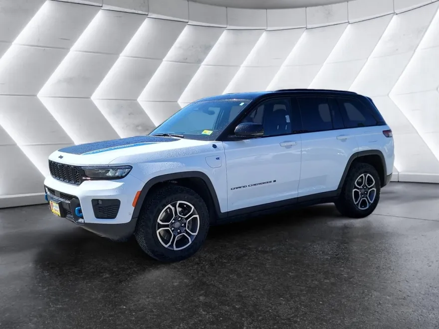 2023 Jeep Cherokee 4xe Trailhawk photo 1