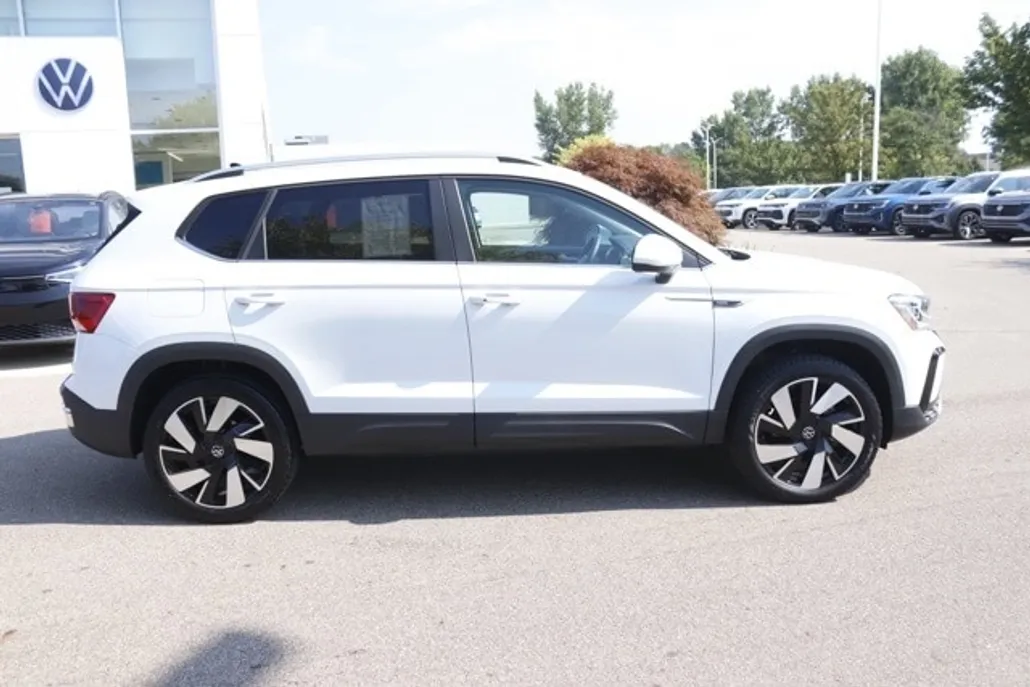 2024 Volkswagen Taos SEL photo 1
