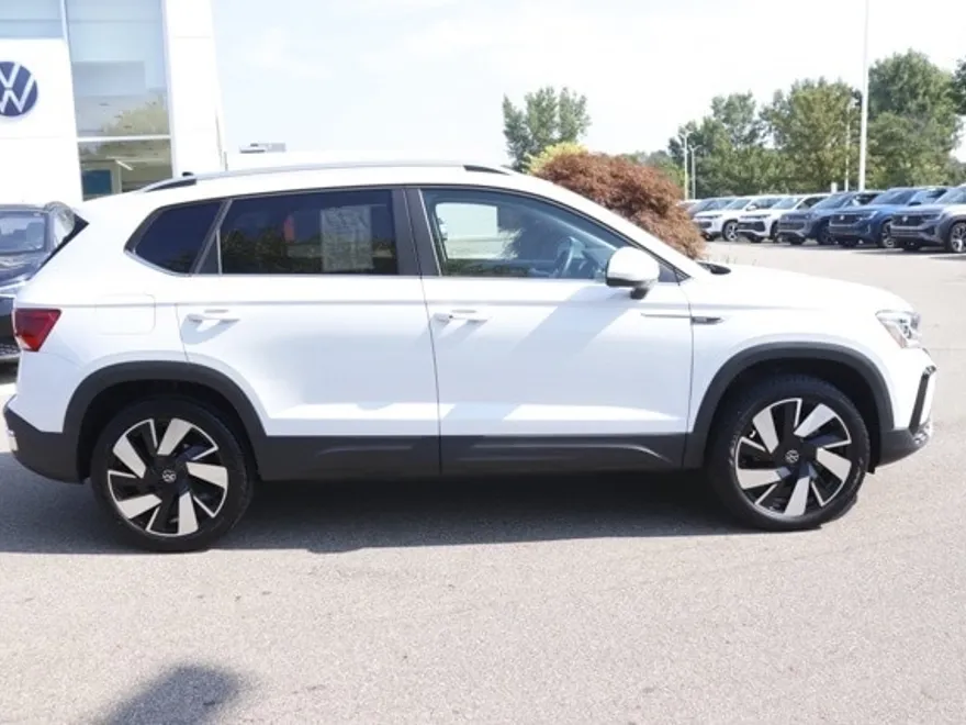 2024 Volkswagen Taos SEL photo 1