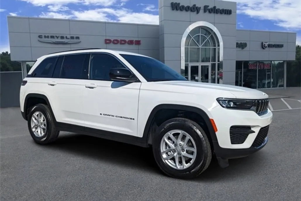 2025 Jeep Grand Cherokee Laredo photo 1