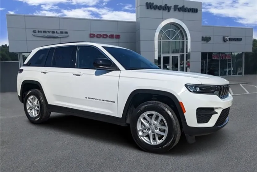 2025 Jeep Grand Cherokee Laredo photo 1