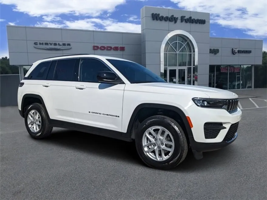 2025 Jeep Grand Cherokee Laredo photo 1