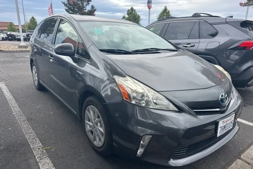 2014 Toyota Prius V Three photo 1