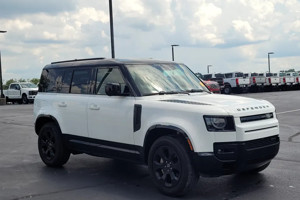 2023 Land Rover Defender 110 X-Dynamic SE photo 1
