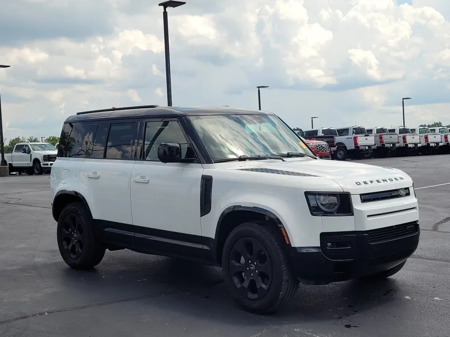 2023 Land Rover Defender 110 X-Dynamic SE photo 1