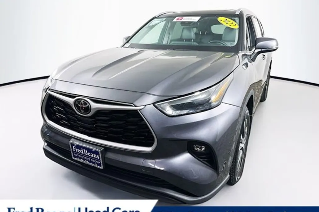 2022 Toyota Highlander XLE photo 1