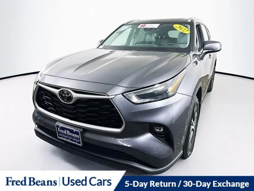 2022 Toyota Highlander XLE photo 1