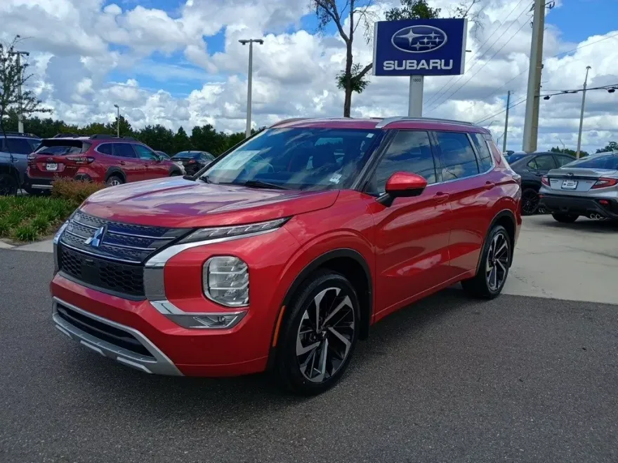 2023 Mitsubishi Outlander SEL photo 1