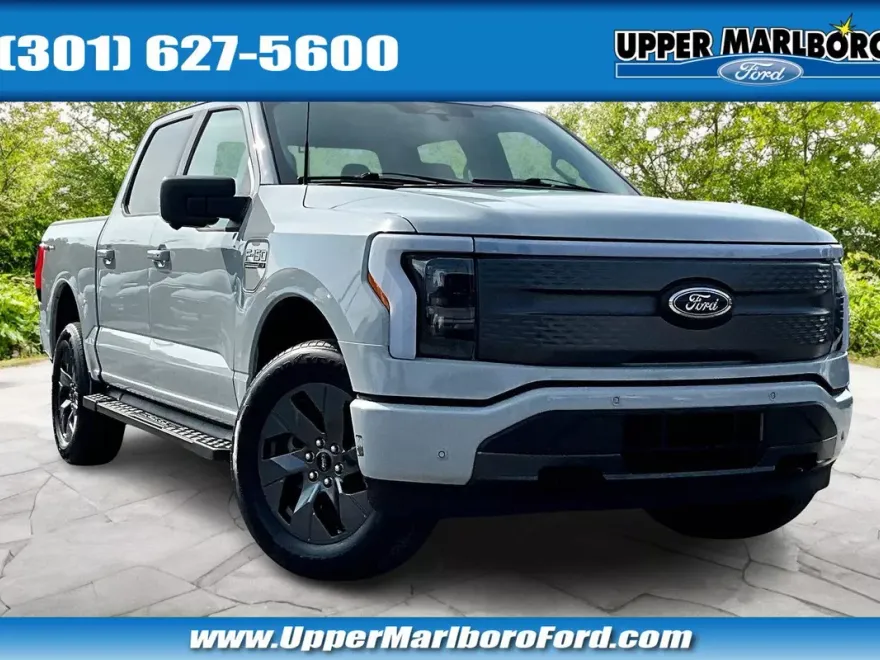 2023 Ford F-150 Lightning XLT photo 1