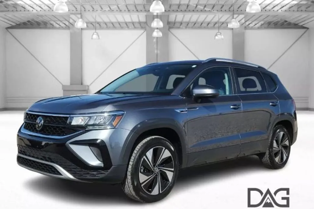 2024 Volkswagen Taos SE photo 1
